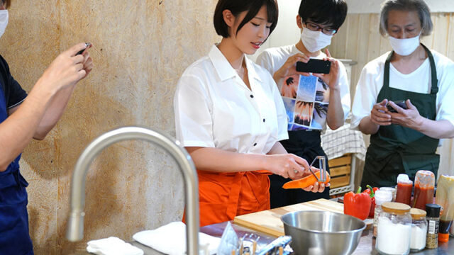 Phang cùng giáo viên nấu ăn Rin Kaguya đít bự